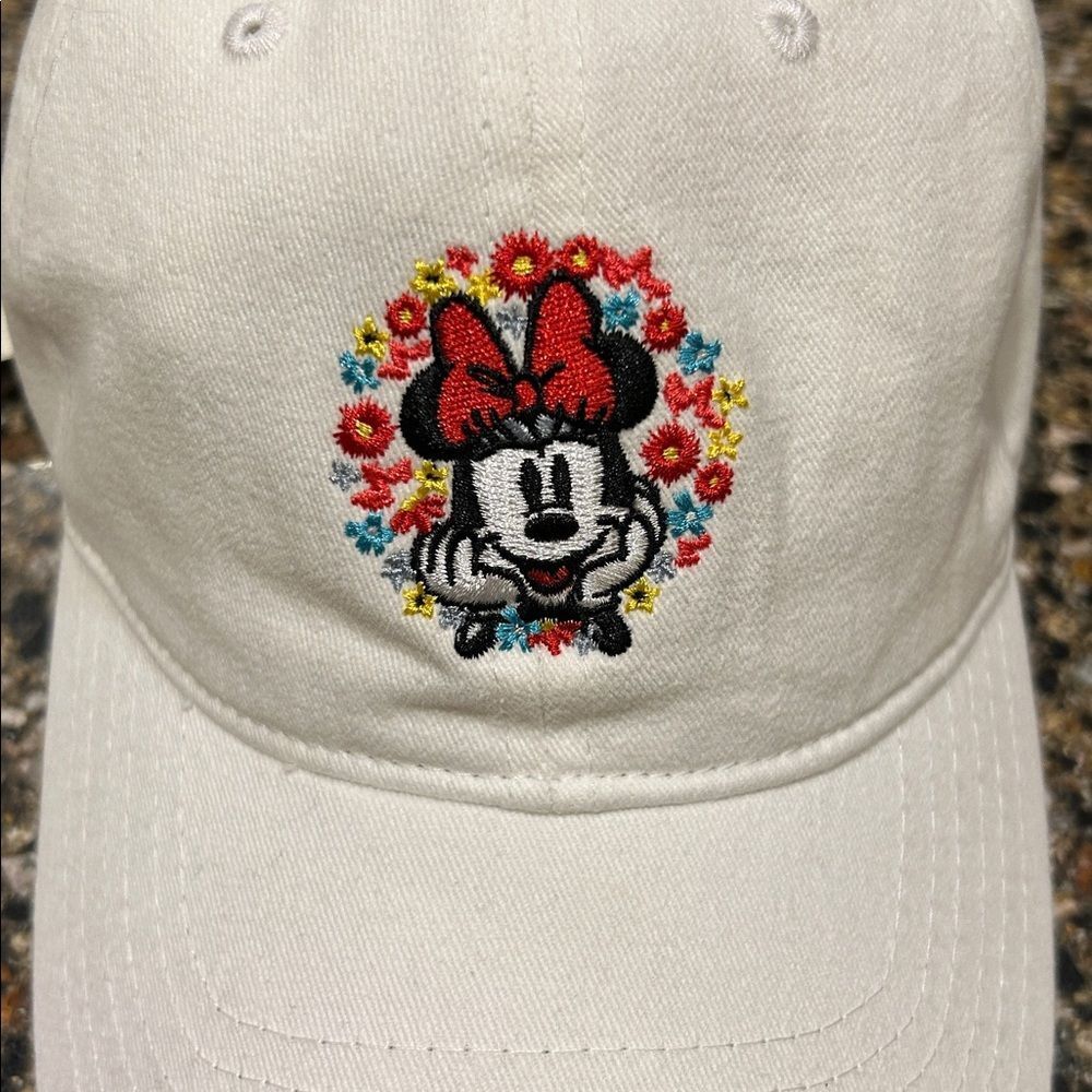 NEW Disney White Cap with Minnie Mouse Design - Picture 2 of 5